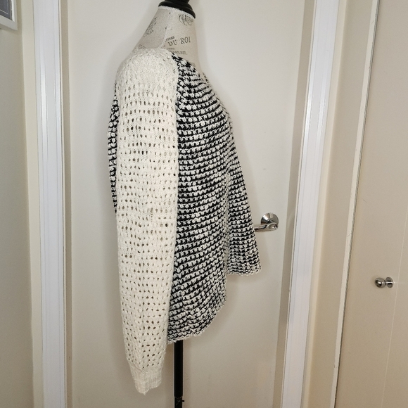 Vintage Contrast Knit Sweater - Picture 3 of 9